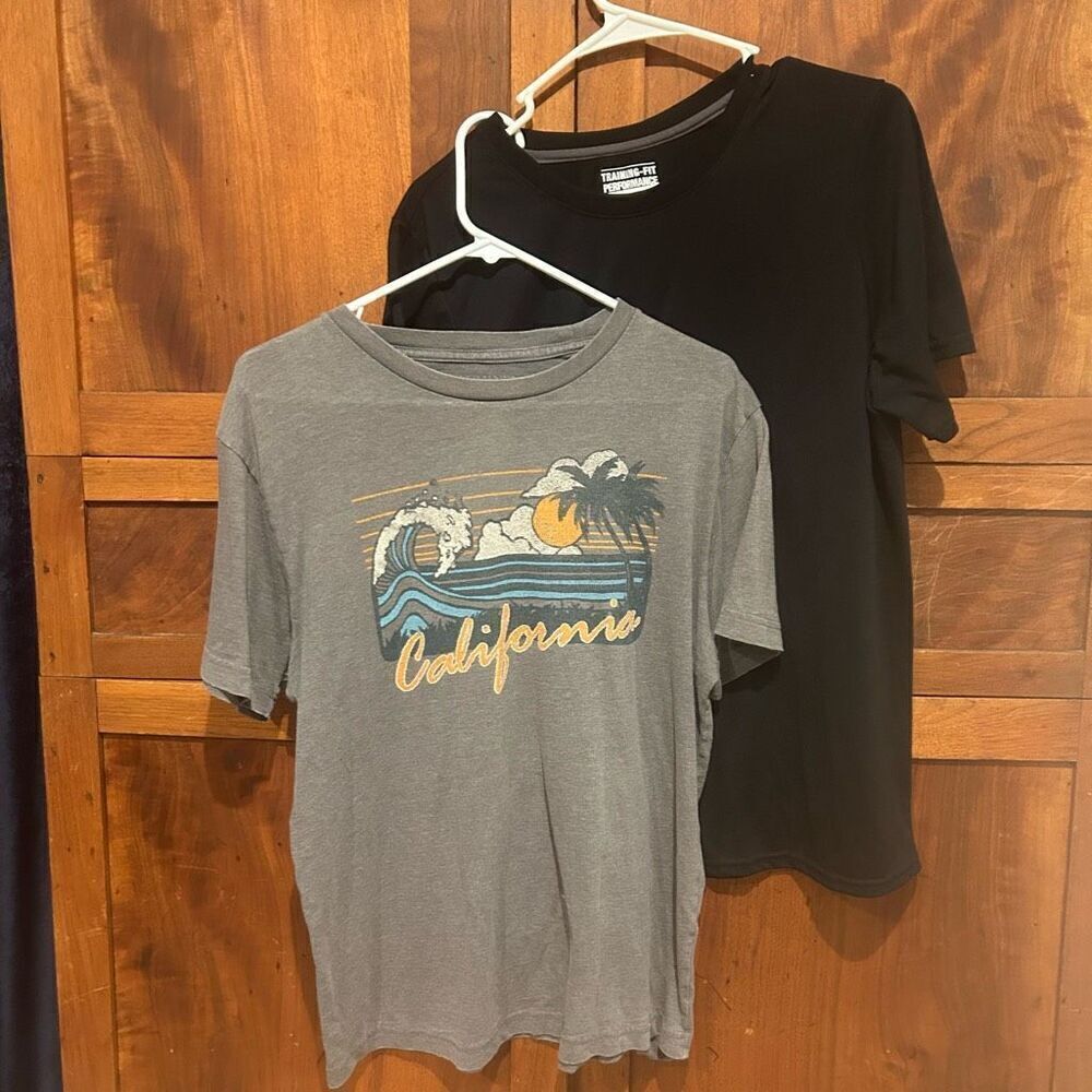 Men’s bundle short sleeve t-shirts size medium